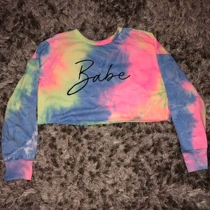 Cropped “babe” shirt